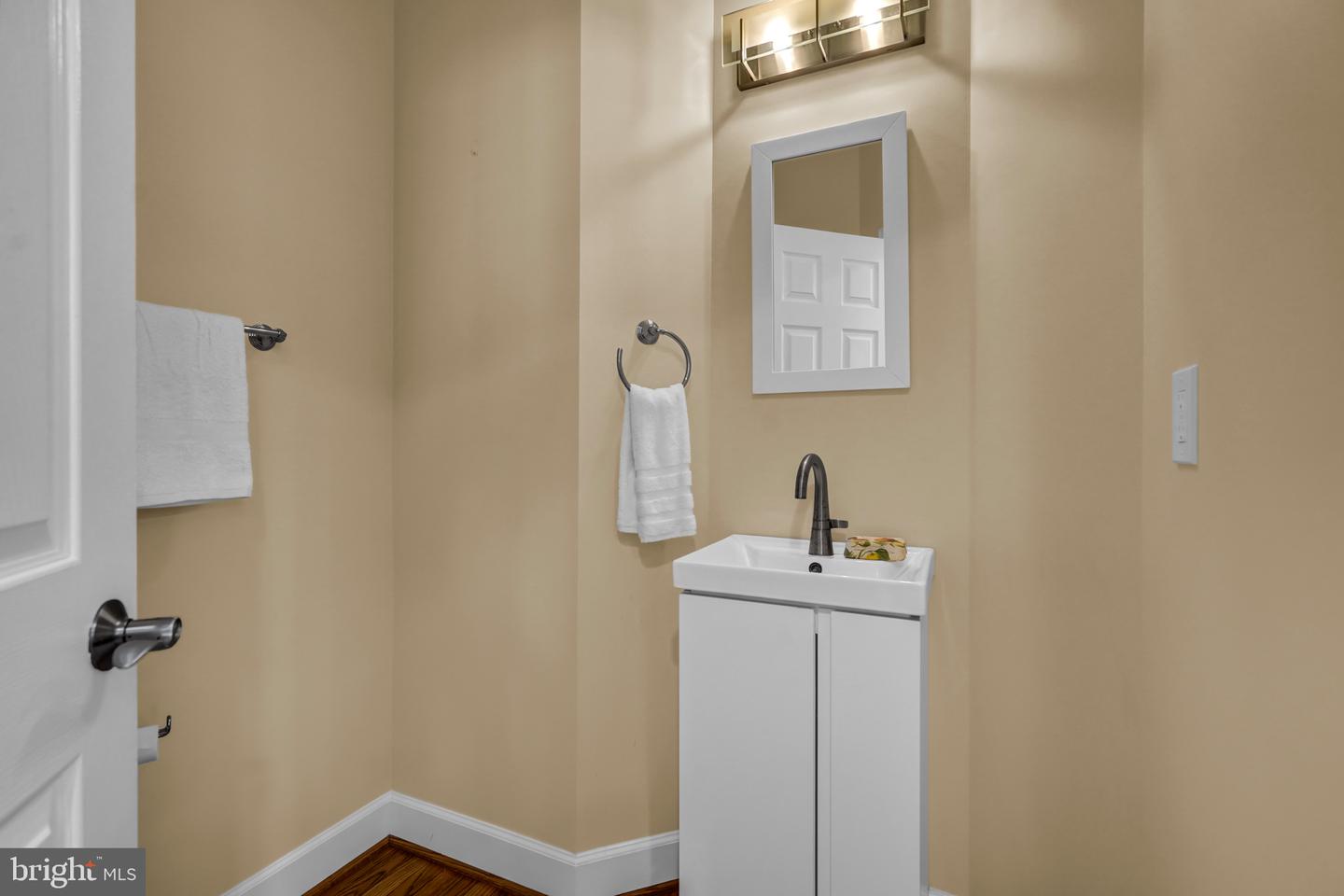 45917 Pullman Ct Property Photo 26