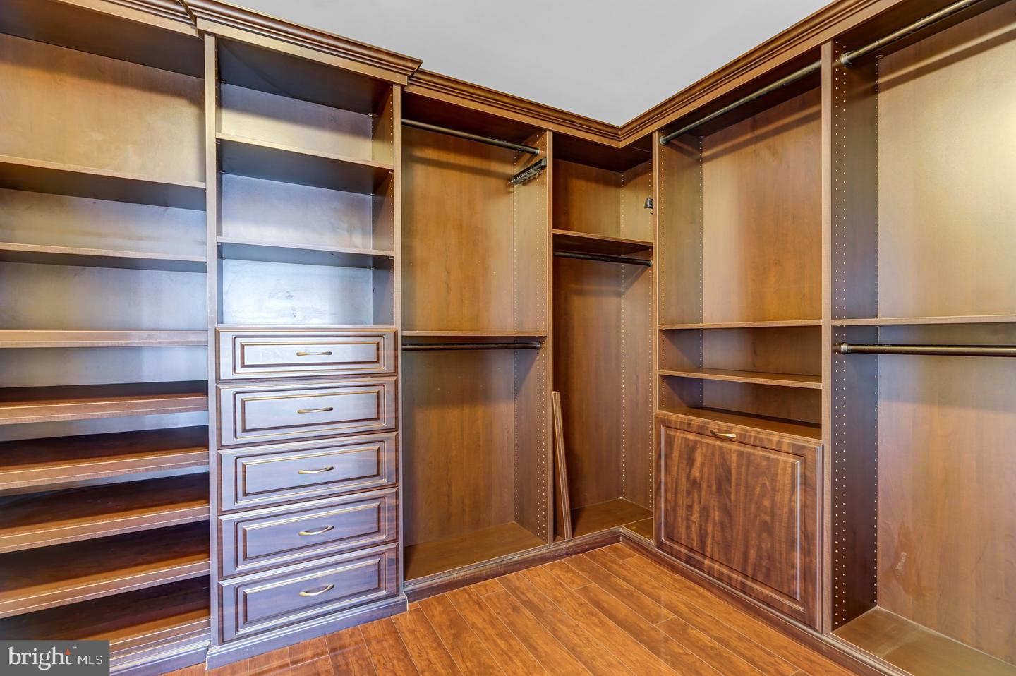 45917 Pullman Ct Property Photo 31