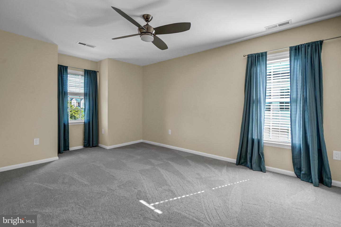 45917 Pullman Ct Property Photo 34