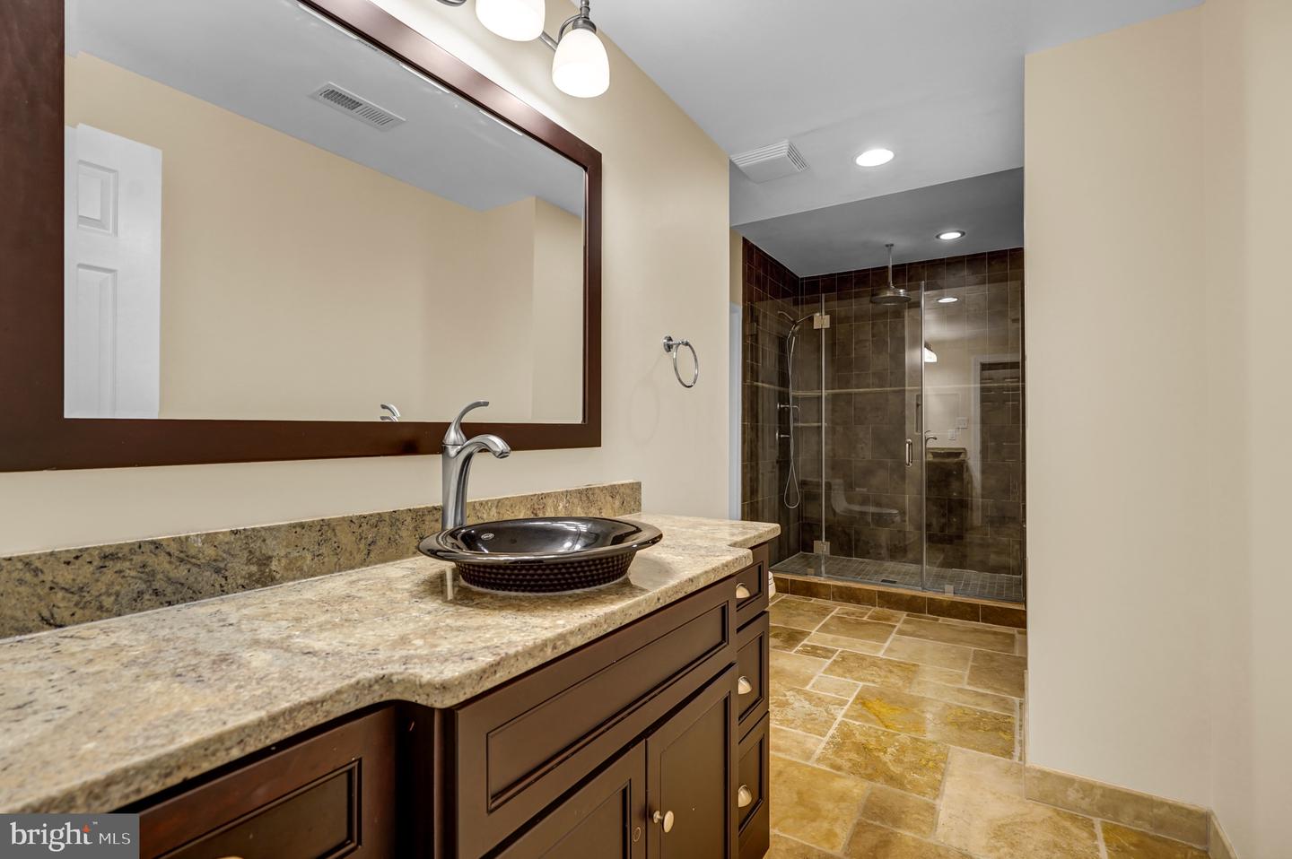 45917 Pullman Ct Property Photo 41