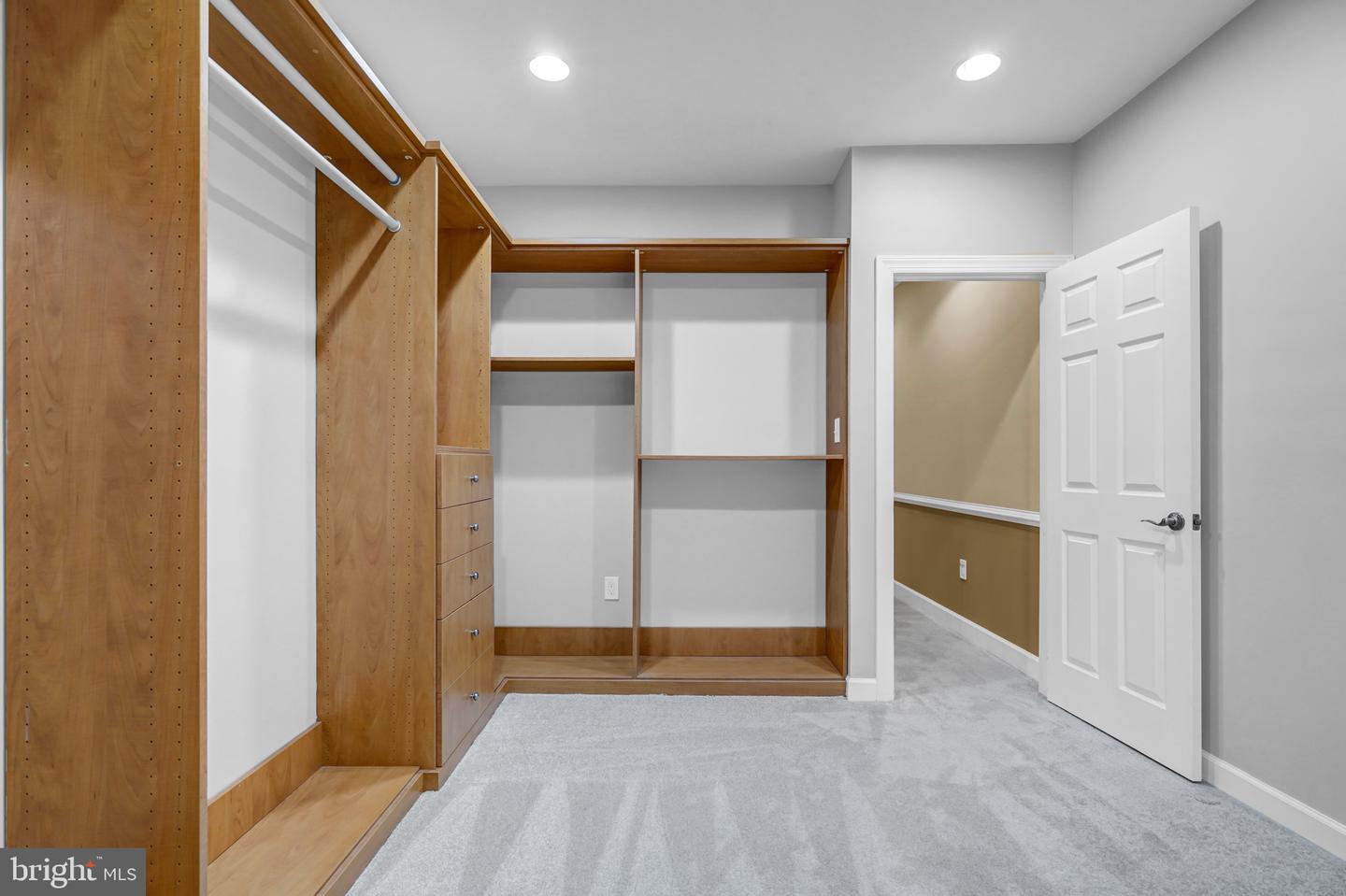 45917 Pullman Ct Property Photo 43
