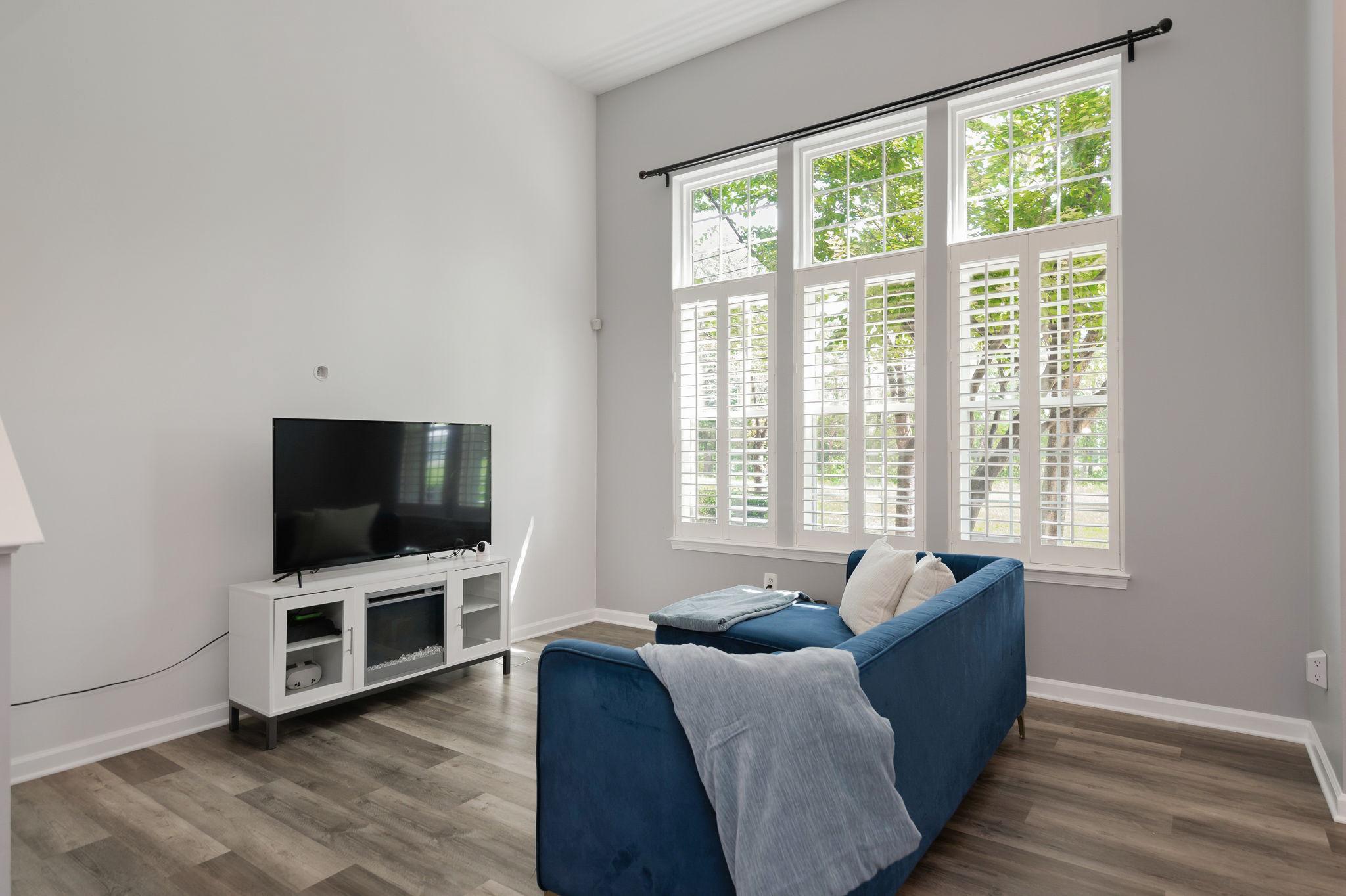 42289 Onyx Ter Property Photo 6