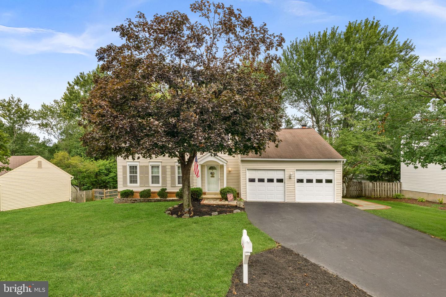 10163 Yorktown Way Property Photo 1