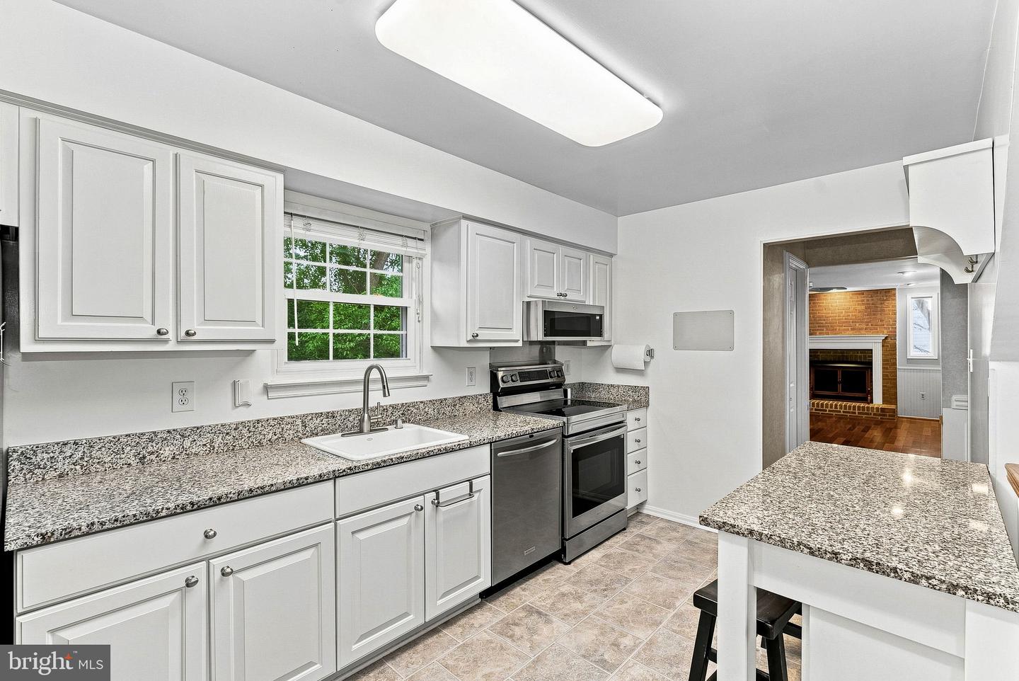 10163 Yorktown Way Property Photo 2