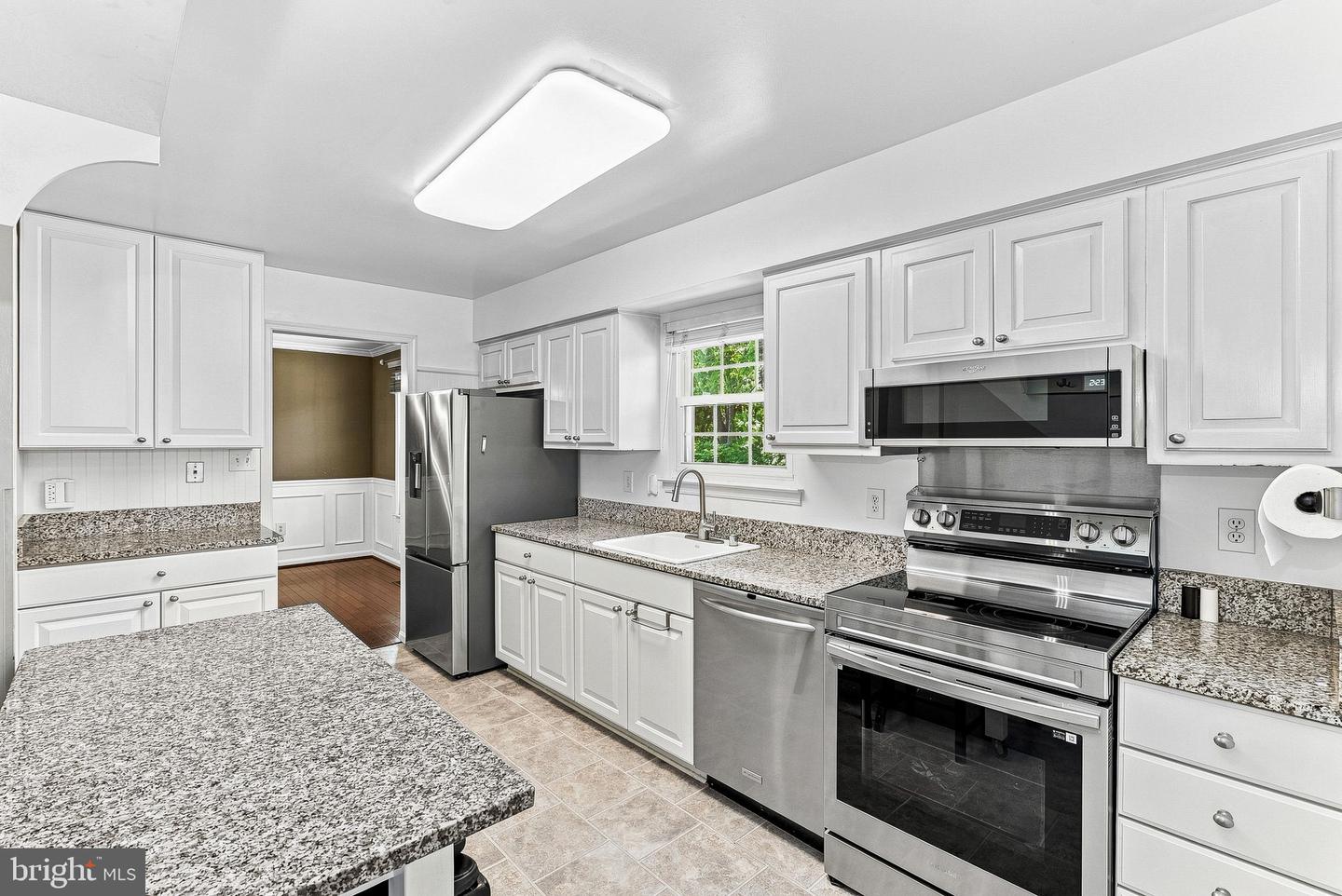 10163 Yorktown Way Property Photo 3