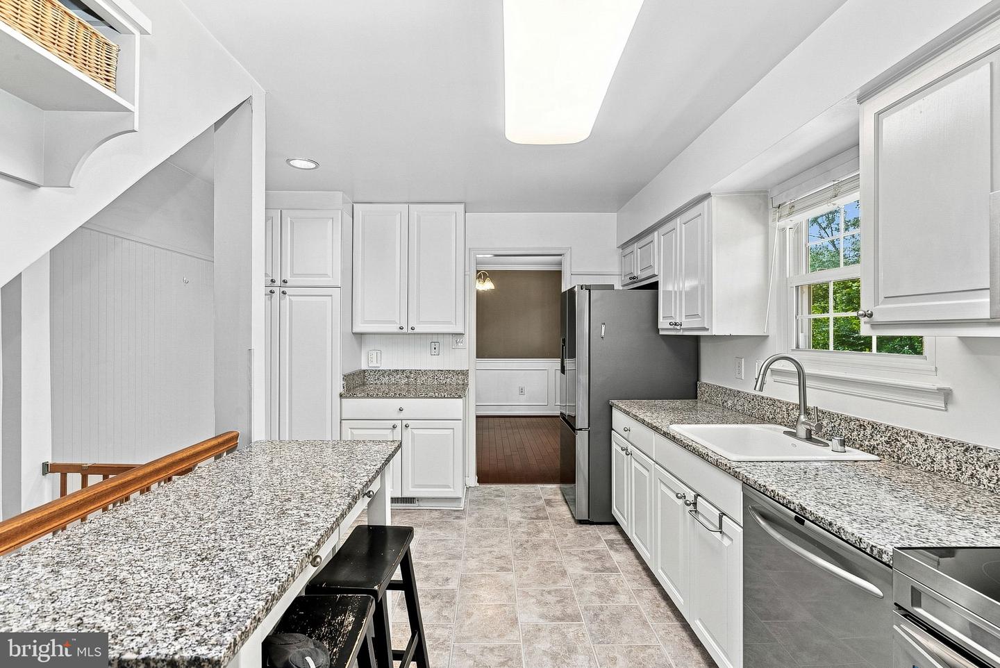 10163 Yorktown Way Property Photo 8