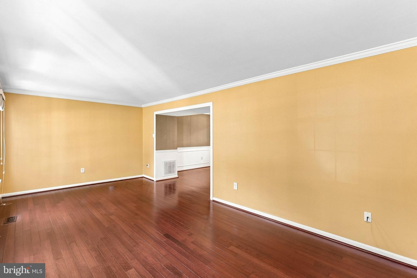 10163 Yorktown Way Property Photo 13