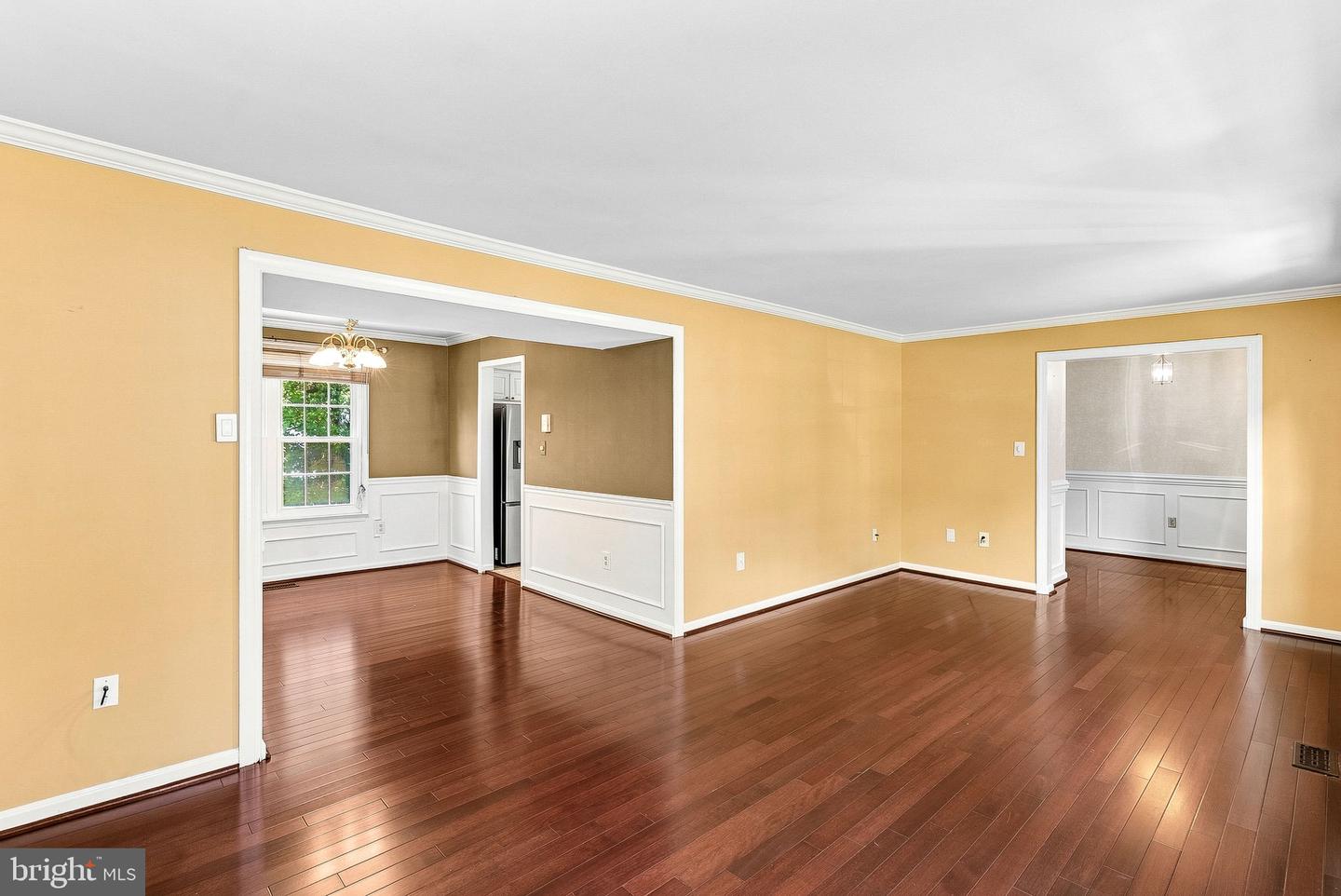 10163 Yorktown Way Property Photo 14