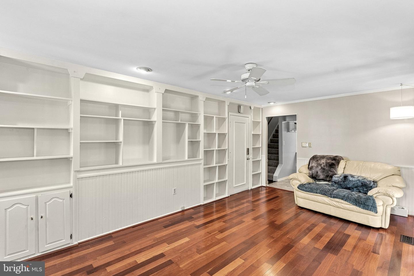 10163 Yorktown Way Property Photo 16