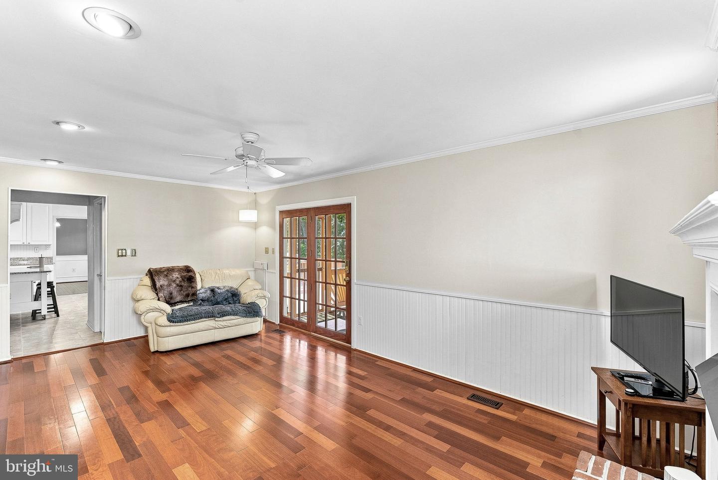 10163 Yorktown Way Property Photo 17