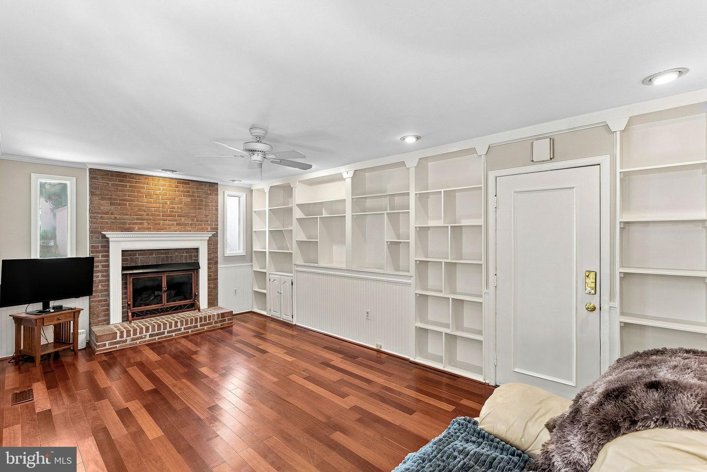 10163 Yorktown Way Property Photo 18