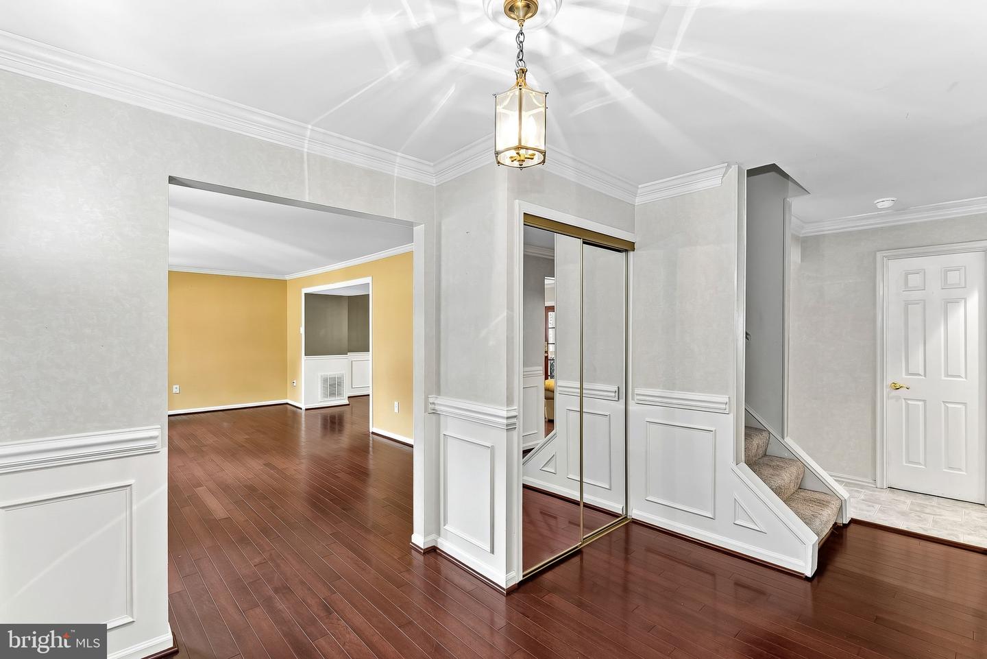 10163 Yorktown Way Property Photo 21