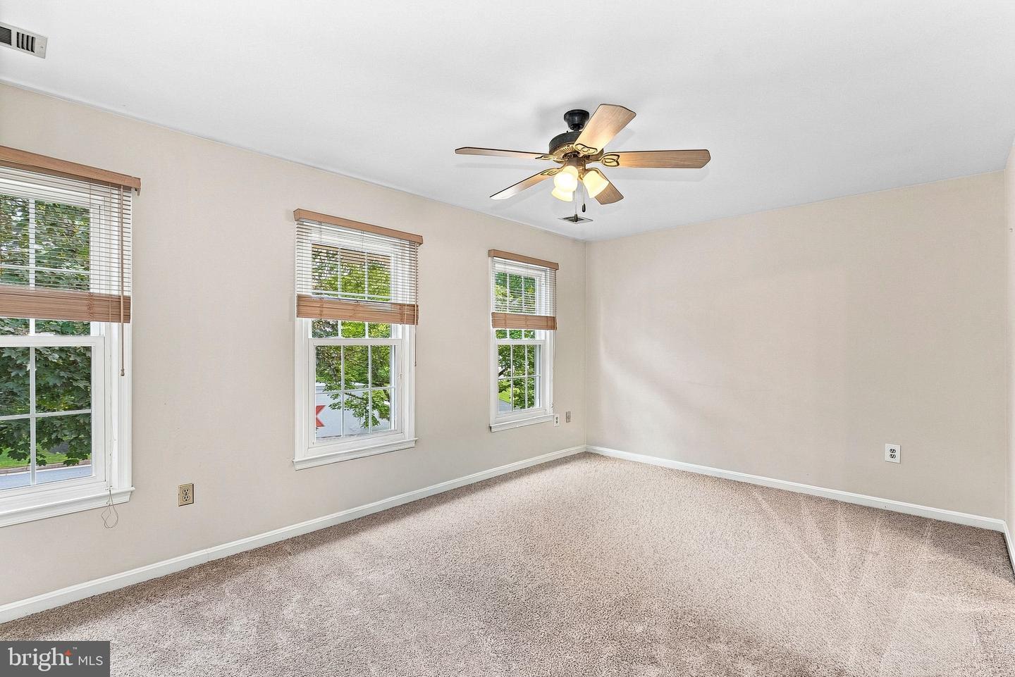 10163 Yorktown Way Property Photo 24