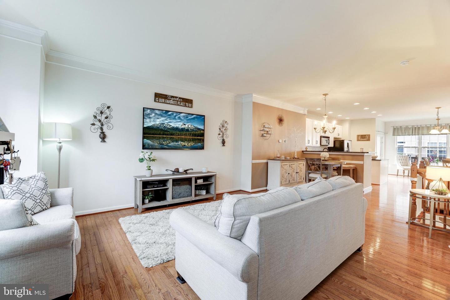 575 Edmonton Ter Ne Property Photo 3