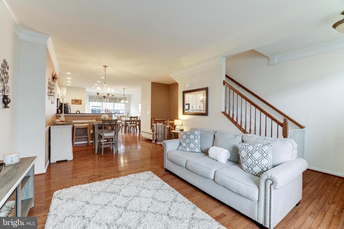 575 Edmonton Ter Ne Property Photo 4