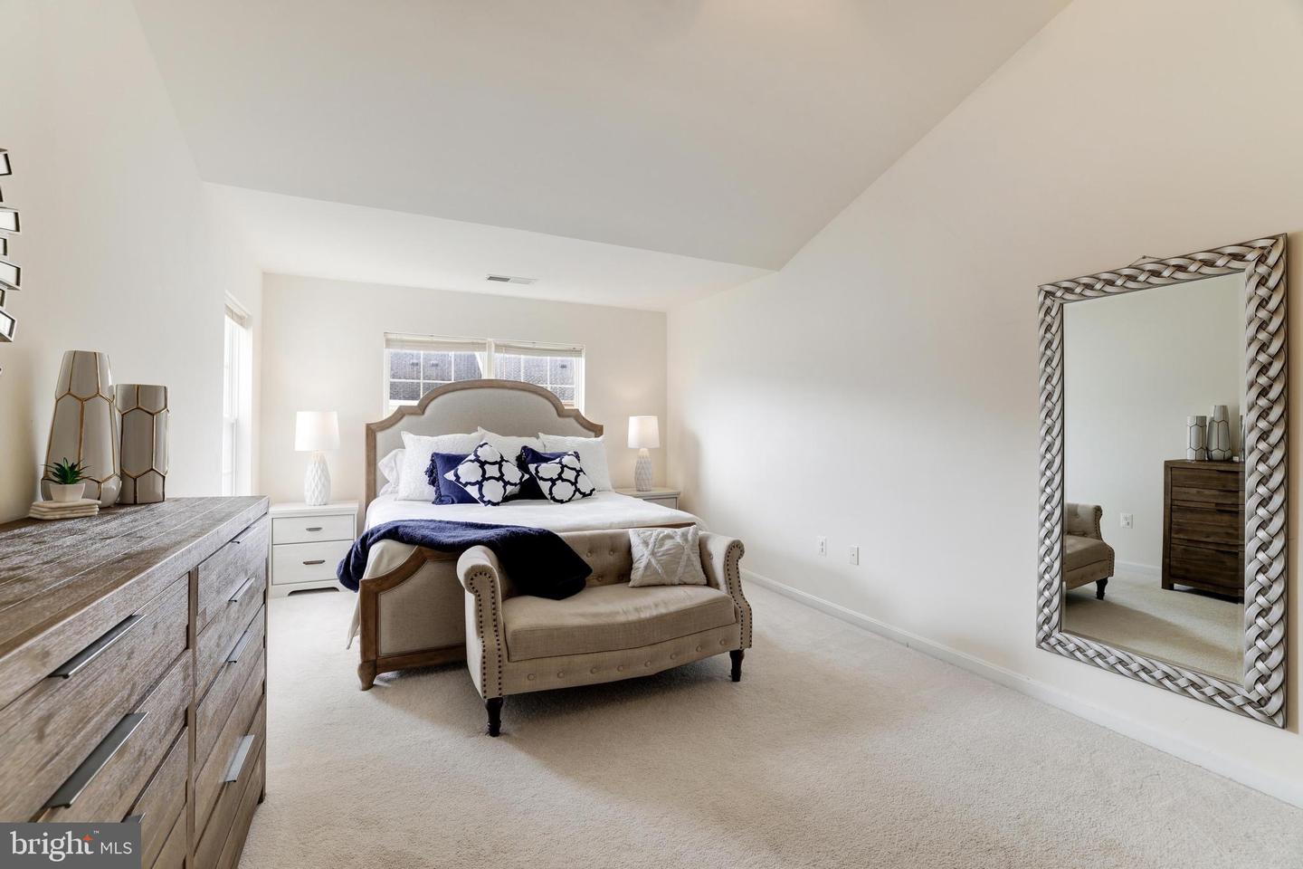 575 Edmonton Ter Ne Property Photo 18