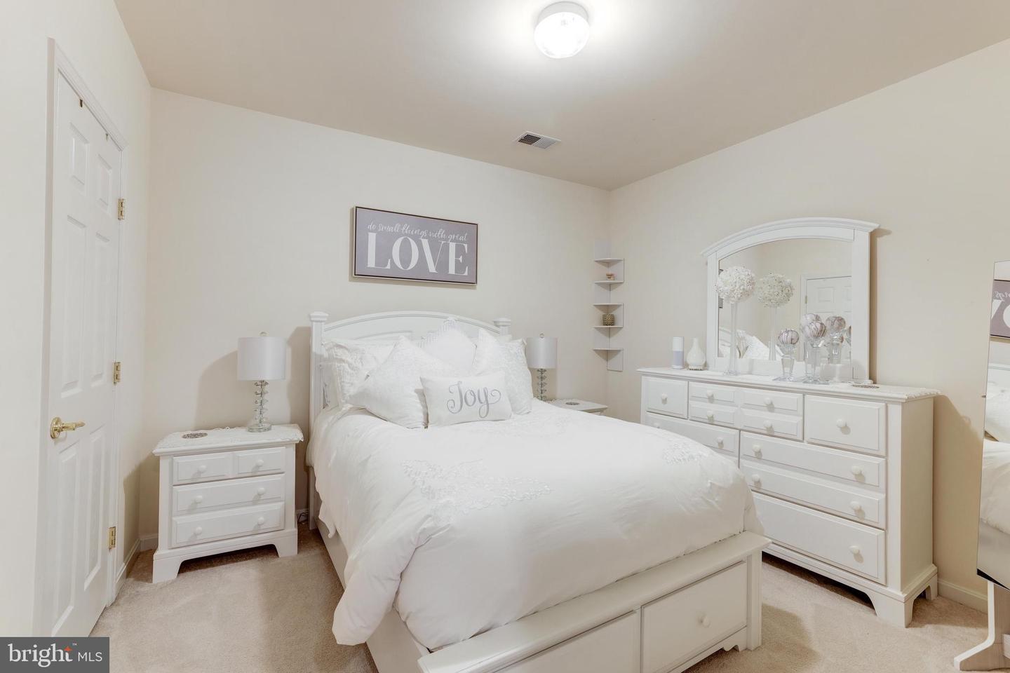 575 Edmonton Ter Ne Property Photo 31