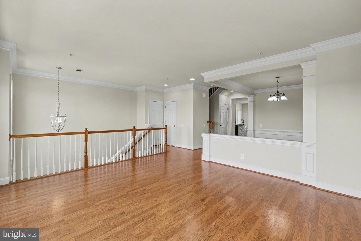 20656 Sibbald Sq Property Photo 5