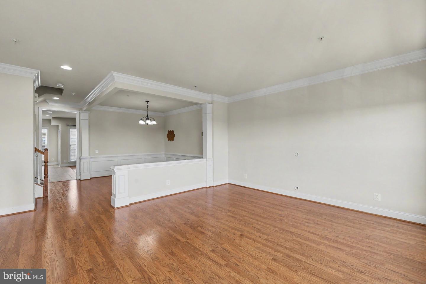 20656 Sibbald Sq Property Photo 7