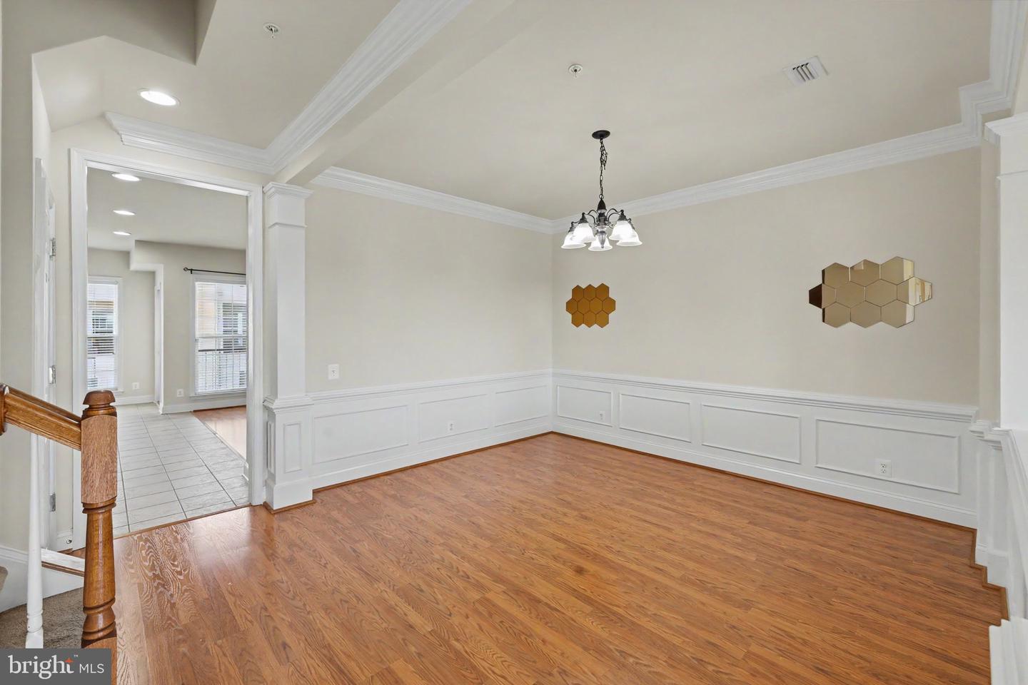 20656 Sibbald Sq Property Photo 8