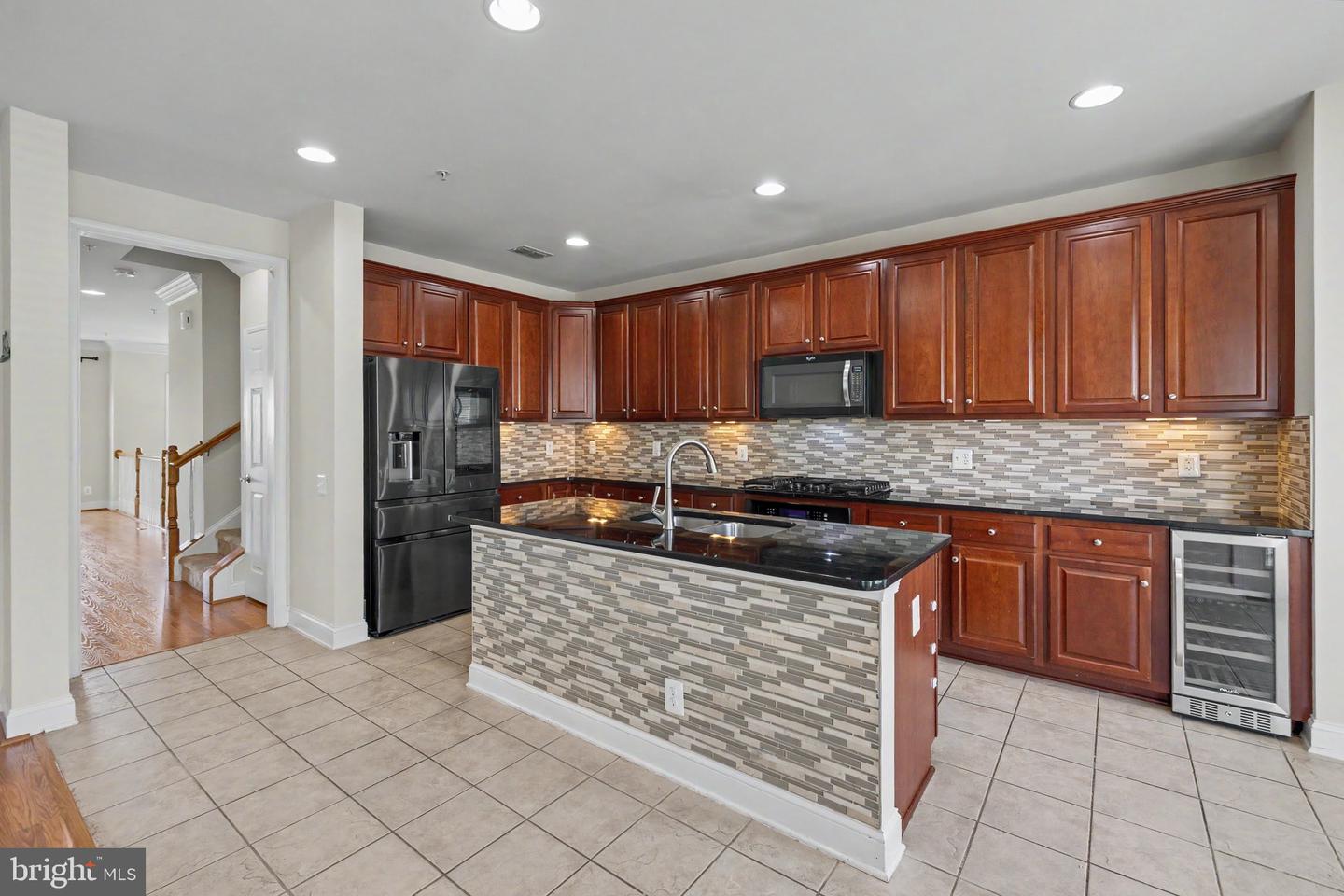 20656 Sibbald Sq Property Photo 12