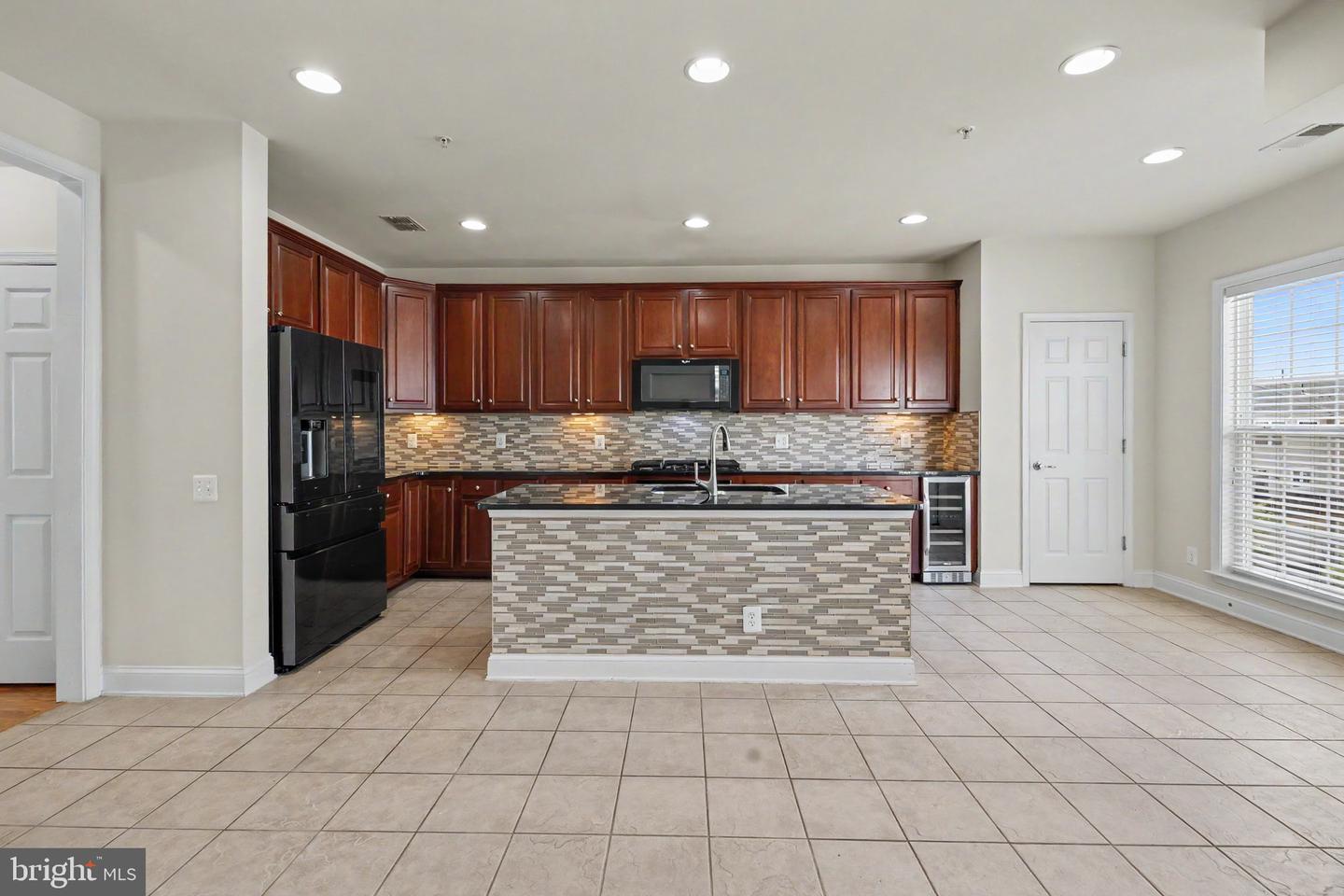 20656 Sibbald Sq Property Photo 13