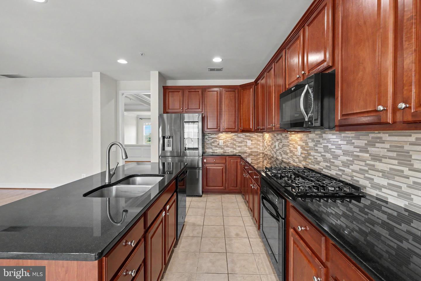 20656 Sibbald Sq Property Photo 15