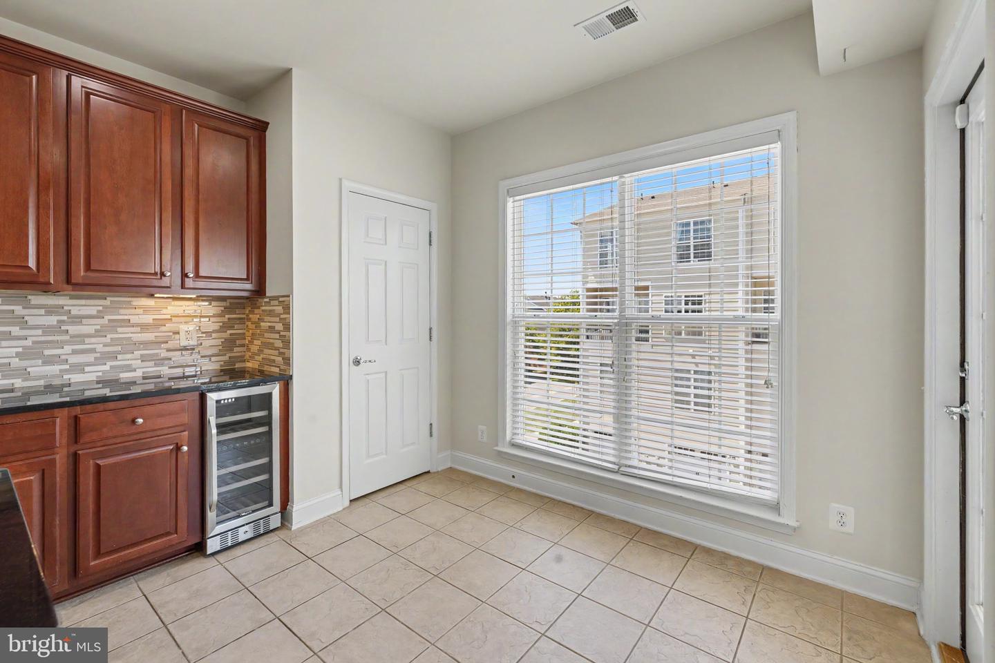 20656 Sibbald Sq Property Photo 16