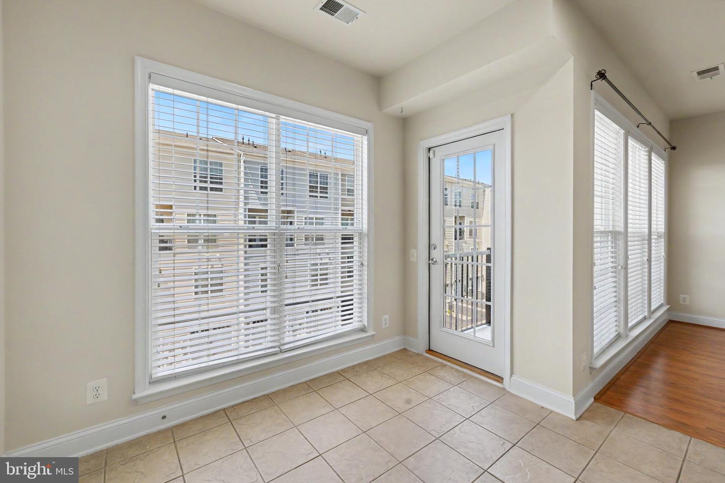 20656 Sibbald Sq Property Photo 17
