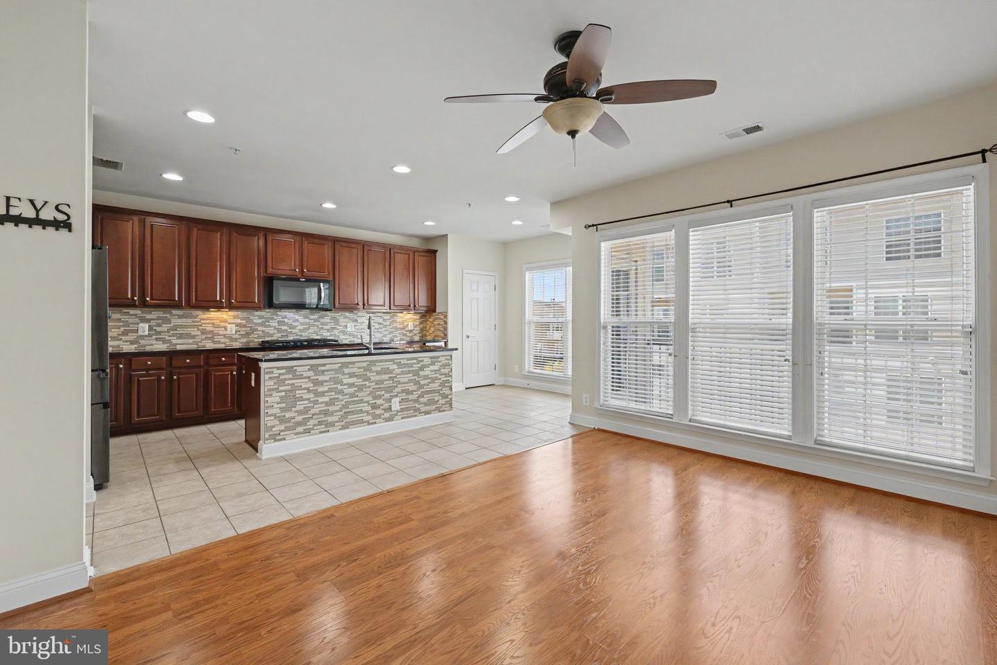 20656 Sibbald Sq Property Photo 20