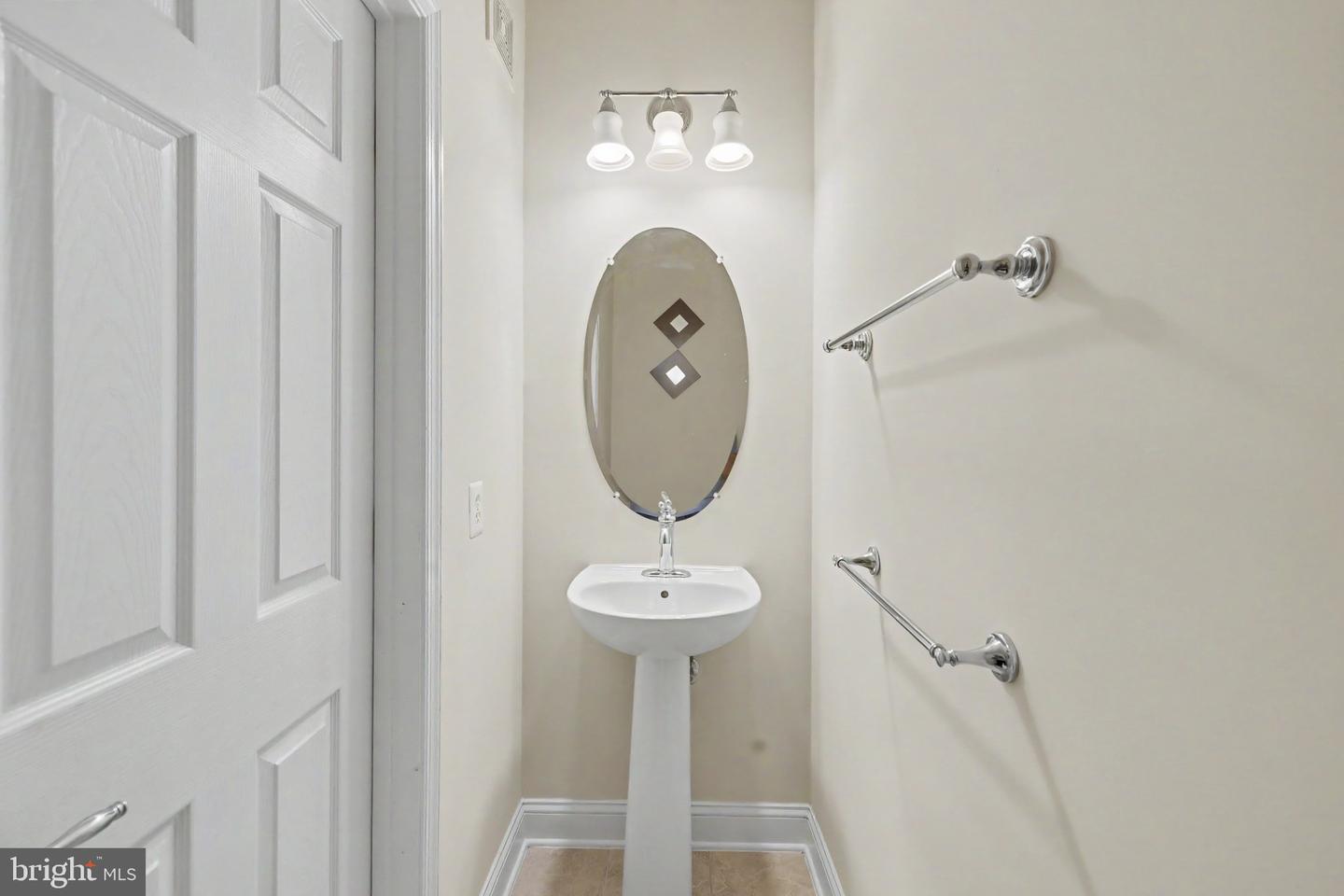 20656 Sibbald Sq Property Photo 23