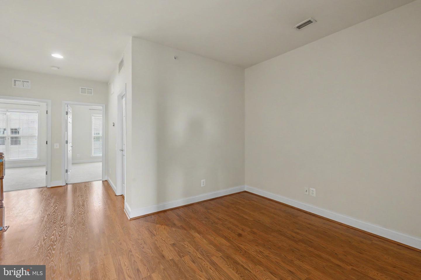 20656 Sibbald Sq Property Photo 26