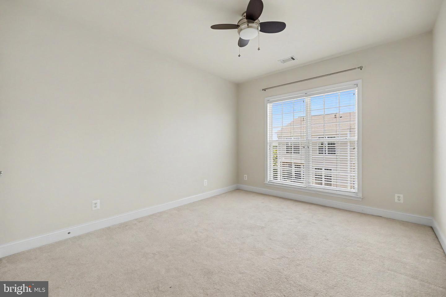 20656 Sibbald Sq Property Photo 27