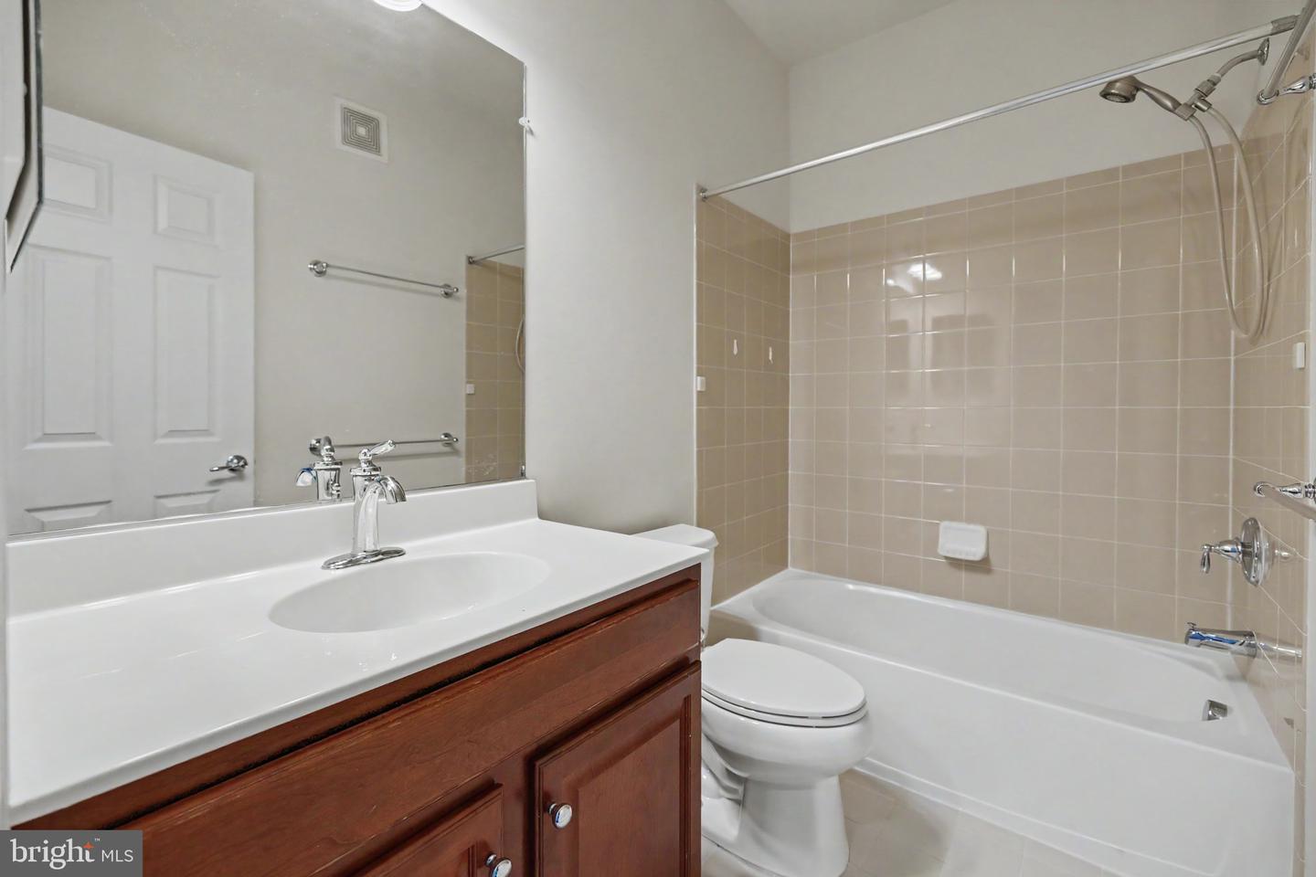 20656 Sibbald Sq Property Photo 29