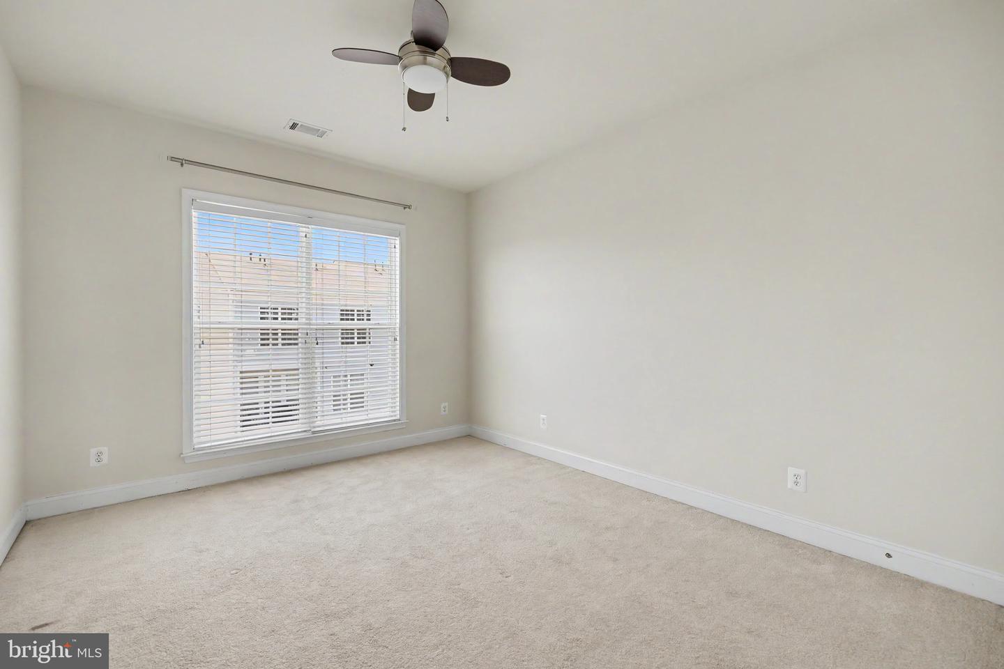 20656 Sibbald Sq Property Photo 30