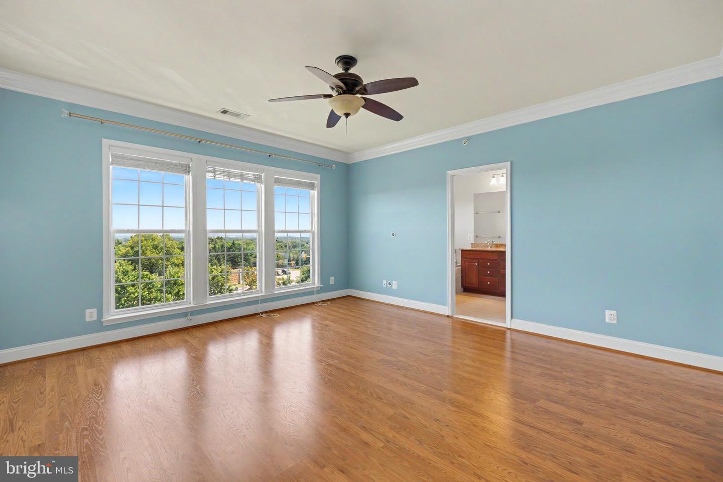 20656 Sibbald Sq Property Photo 36