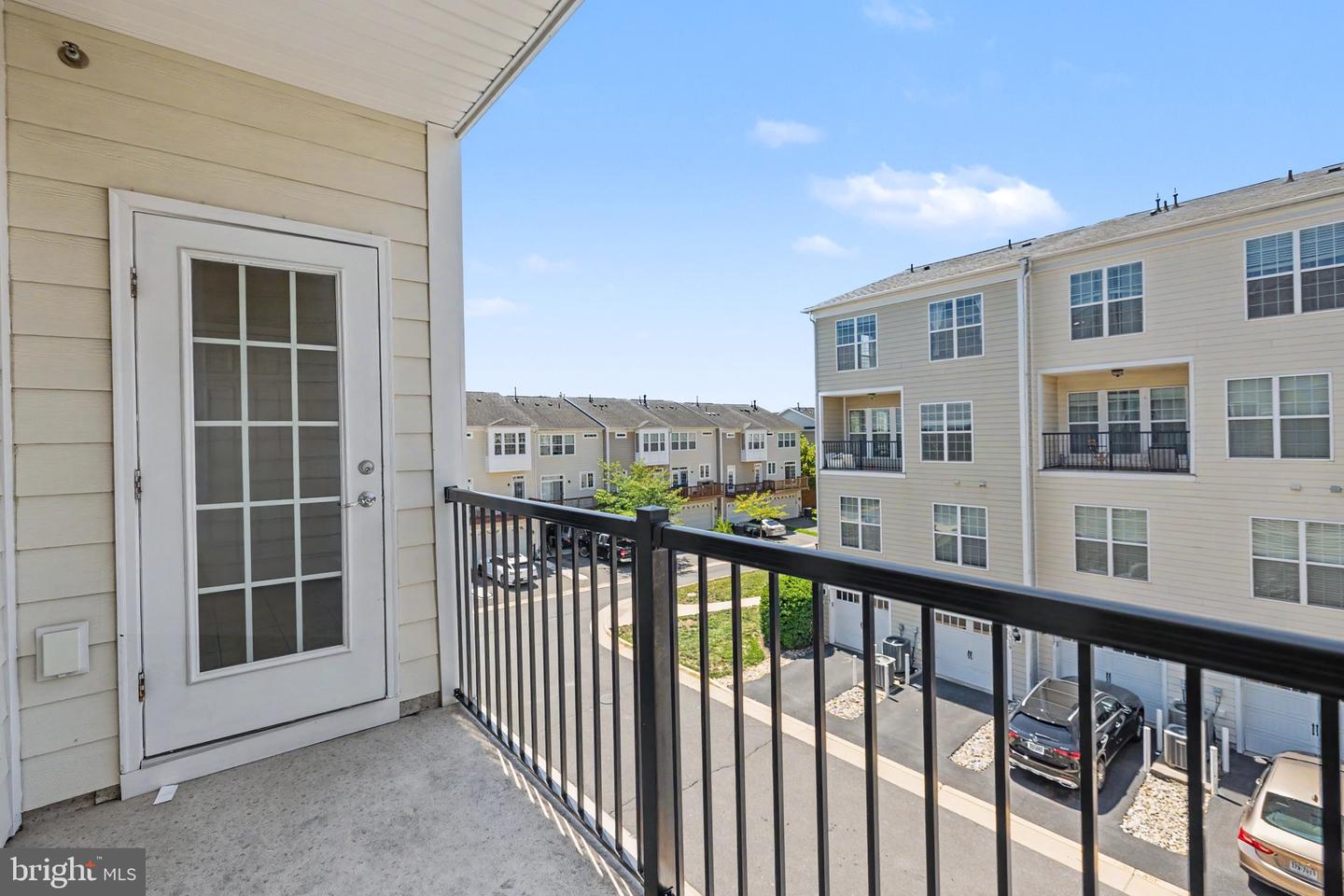 20656 Sibbald Sq Property Photo 42