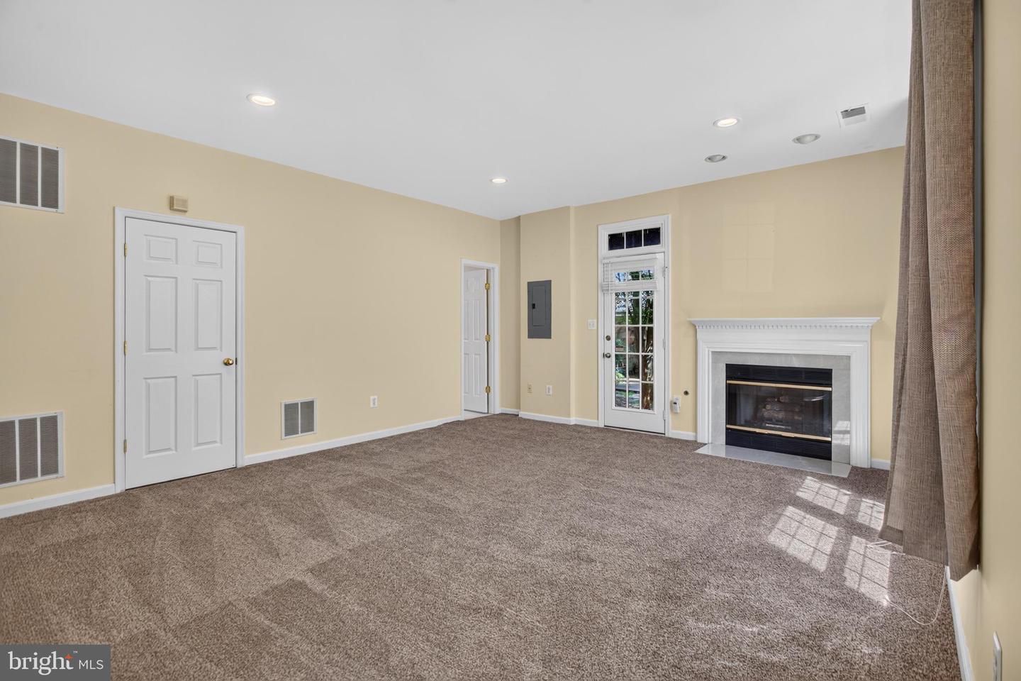 46678 Abigail Ter Property Photo 3