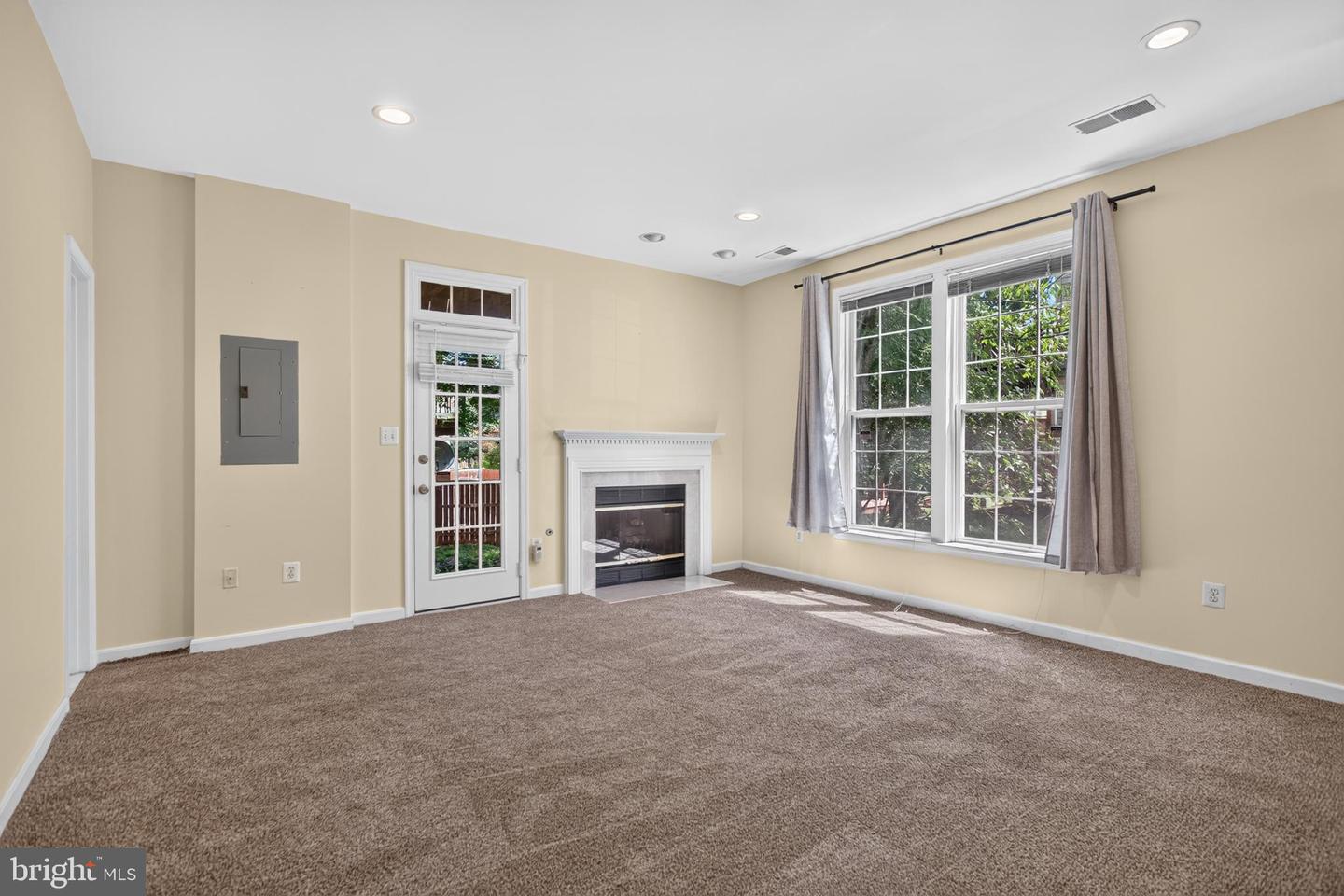 46678 Abigail Ter Property Photo 4