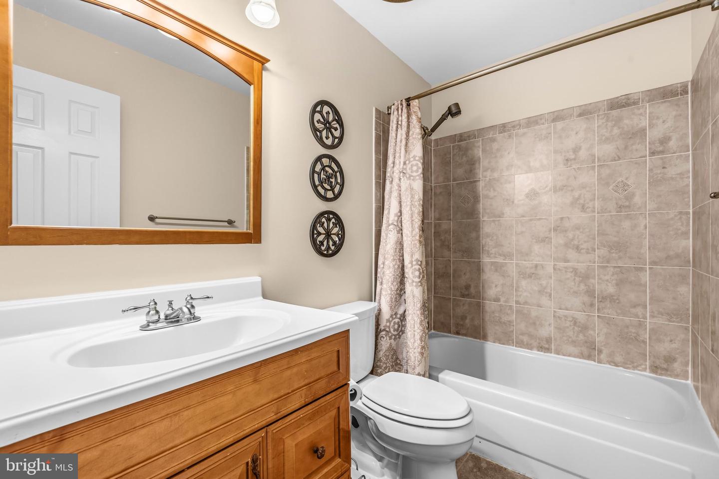 227 Finchingfield Ct Property Photo 19