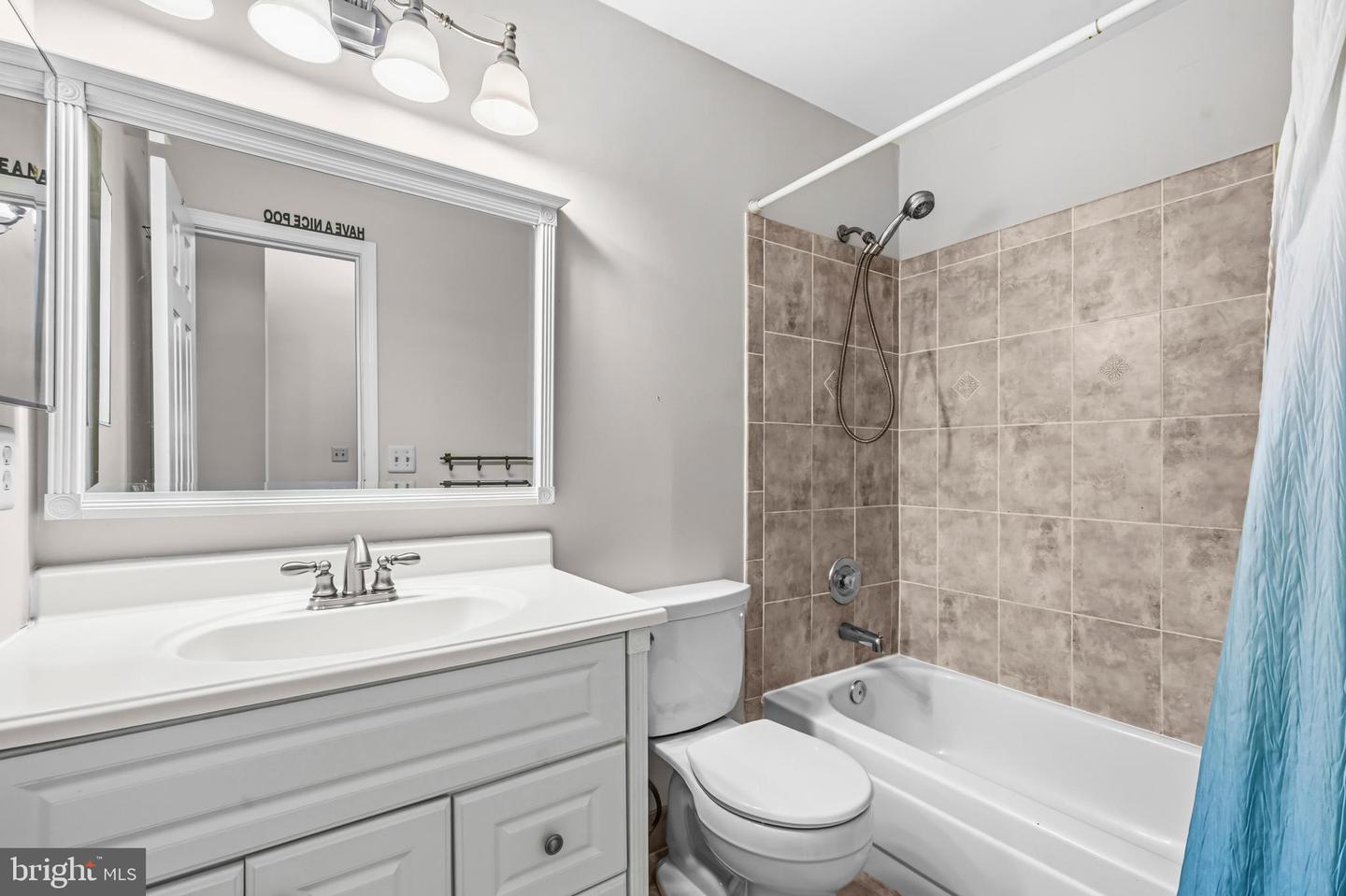 227 Finchingfield Ct Property Photo 20