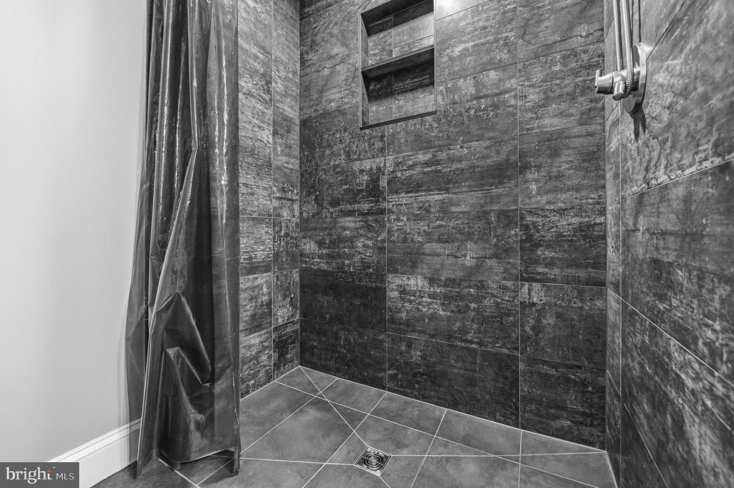 227 Finchingfield Ct Property Photo 32