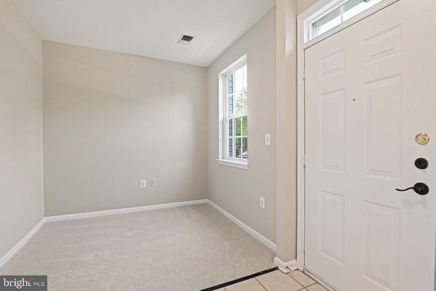 21792 Jarvis Sq Property Photo 4