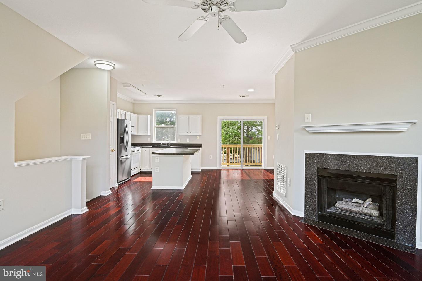 21792 Jarvis Sq Property Photo 5