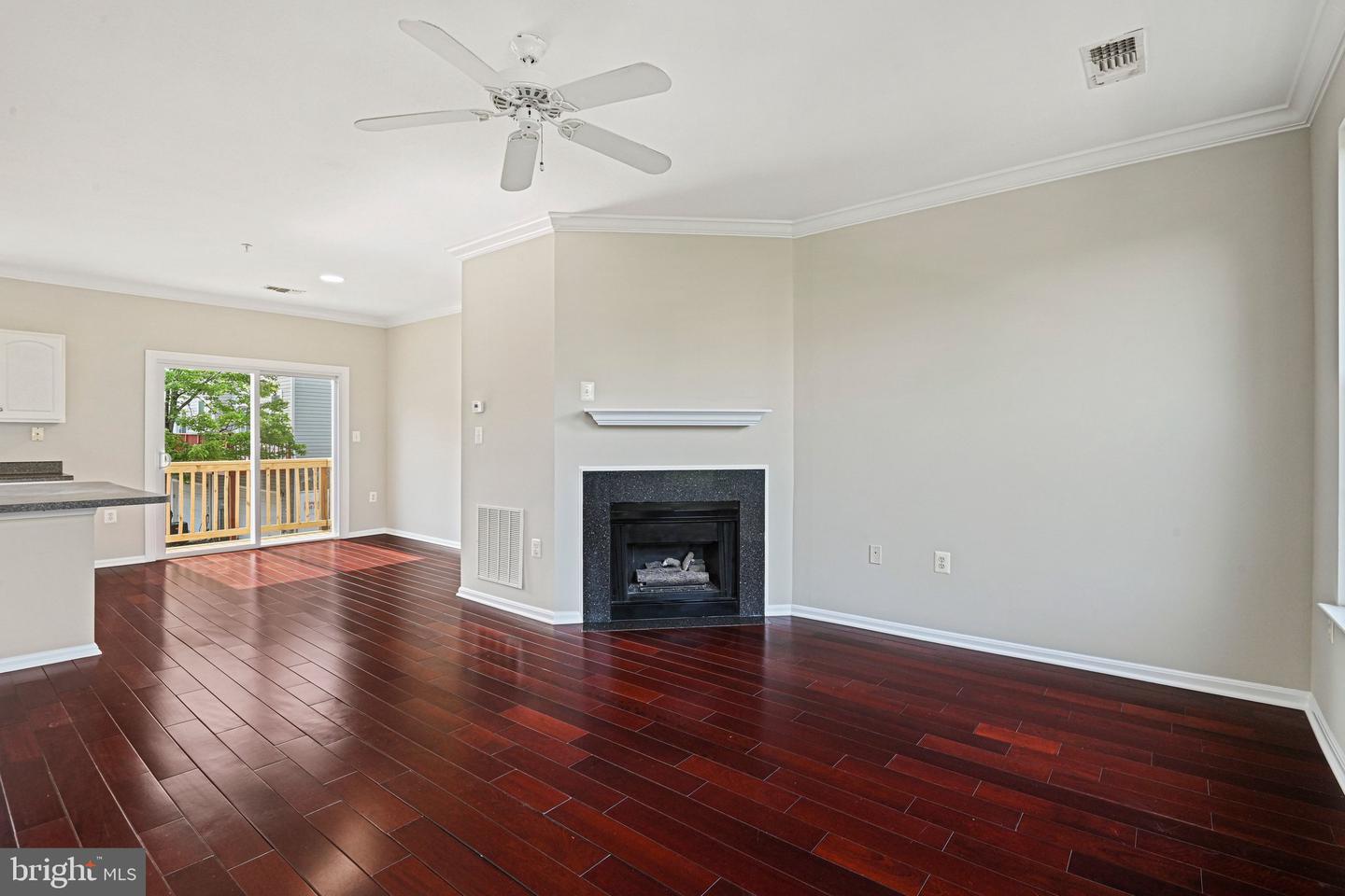 21792 Jarvis Sq Property Photo 11