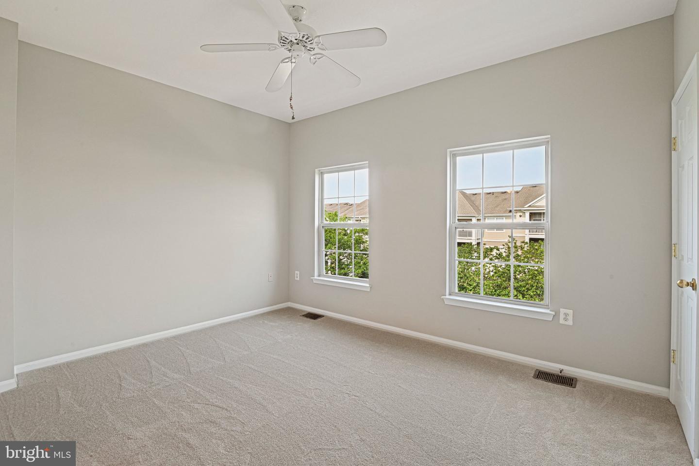 21792 Jarvis Sq Property Photo 13