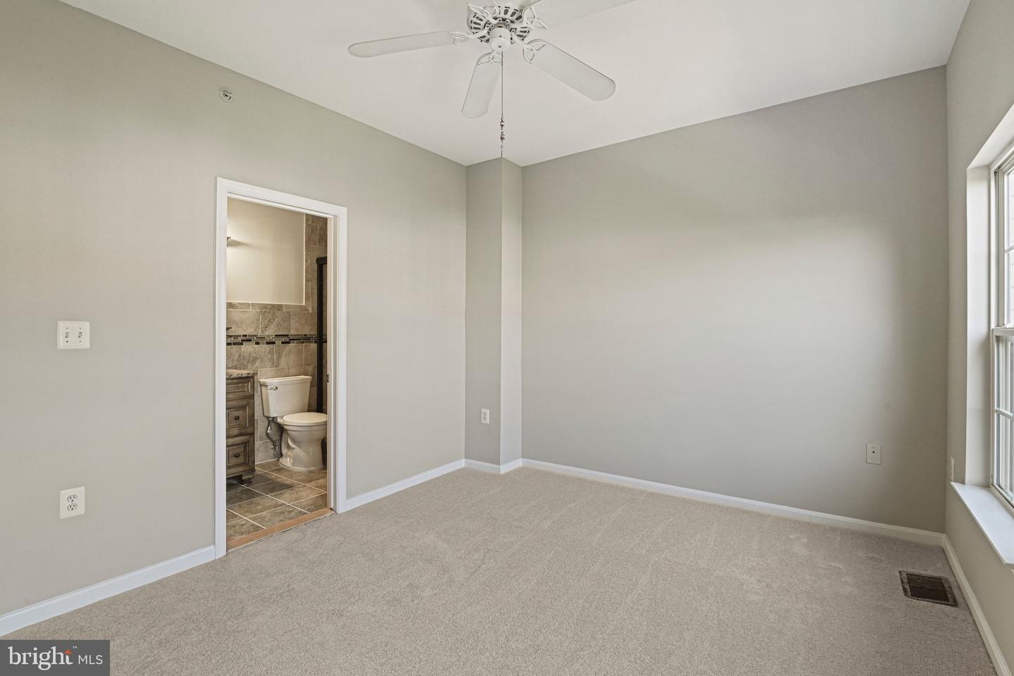 21792 Jarvis Sq Property Photo 14