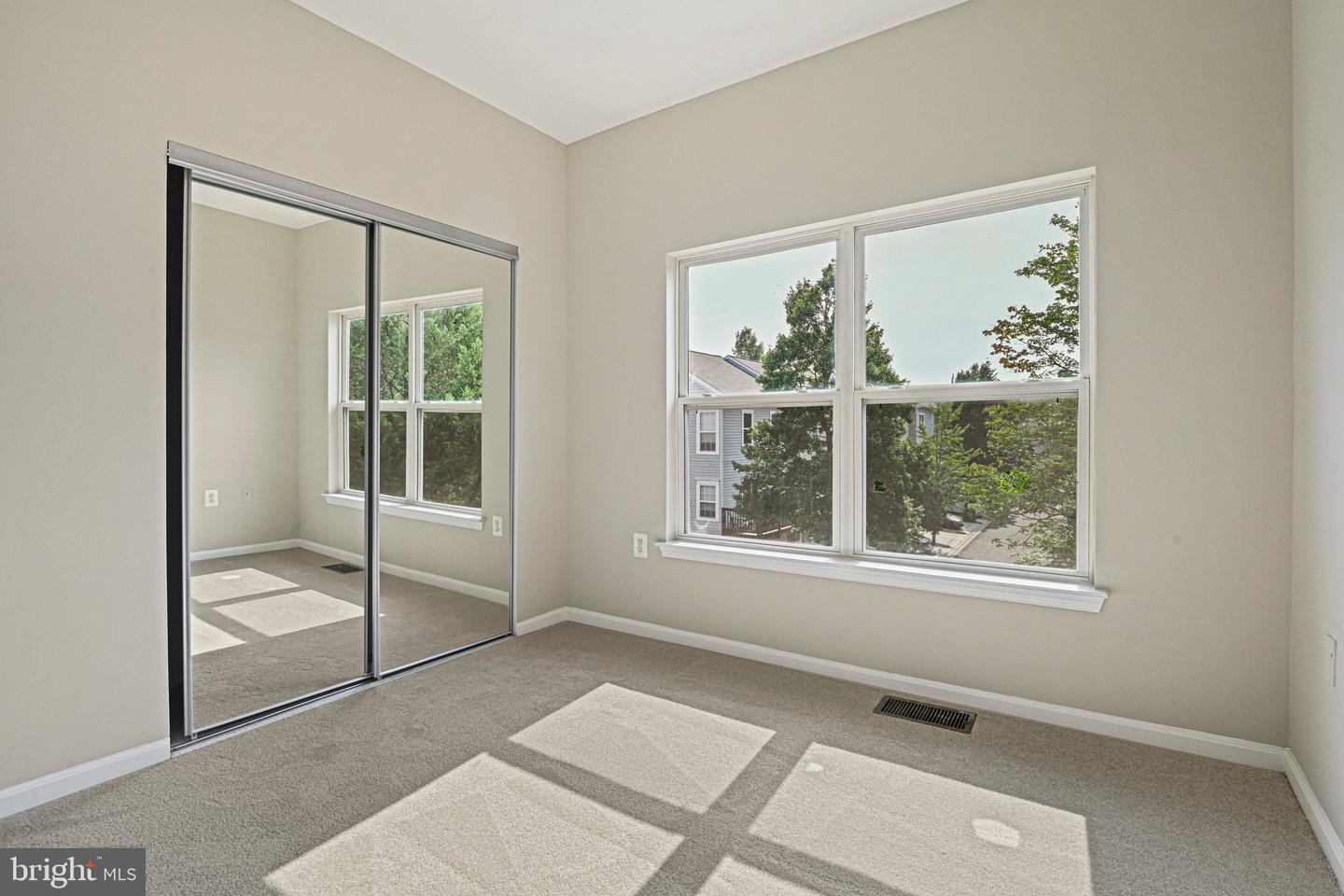 21792 Jarvis Sq Property Photo 17