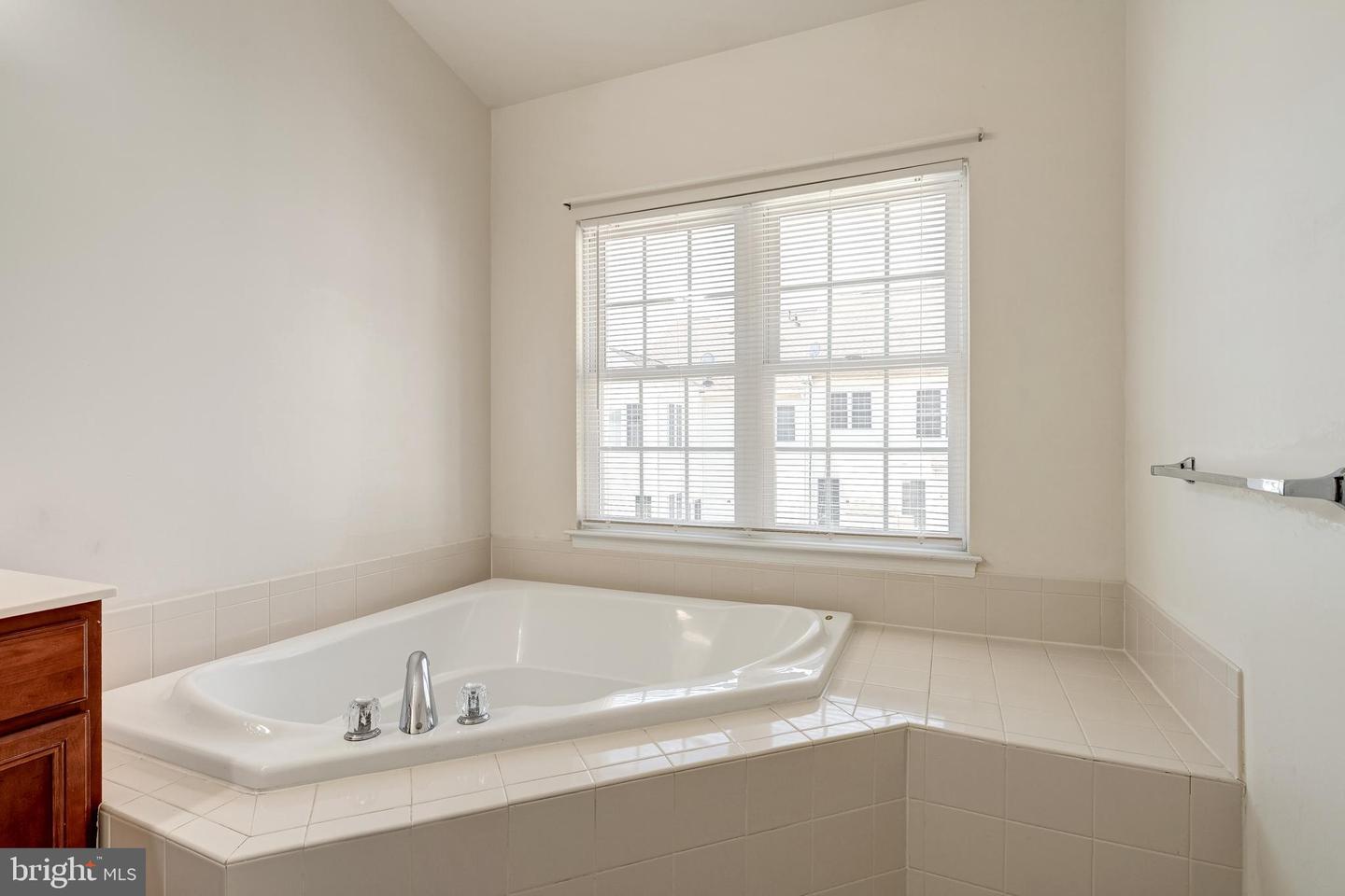 25332 Whippoorwill Ter Property Photo 36