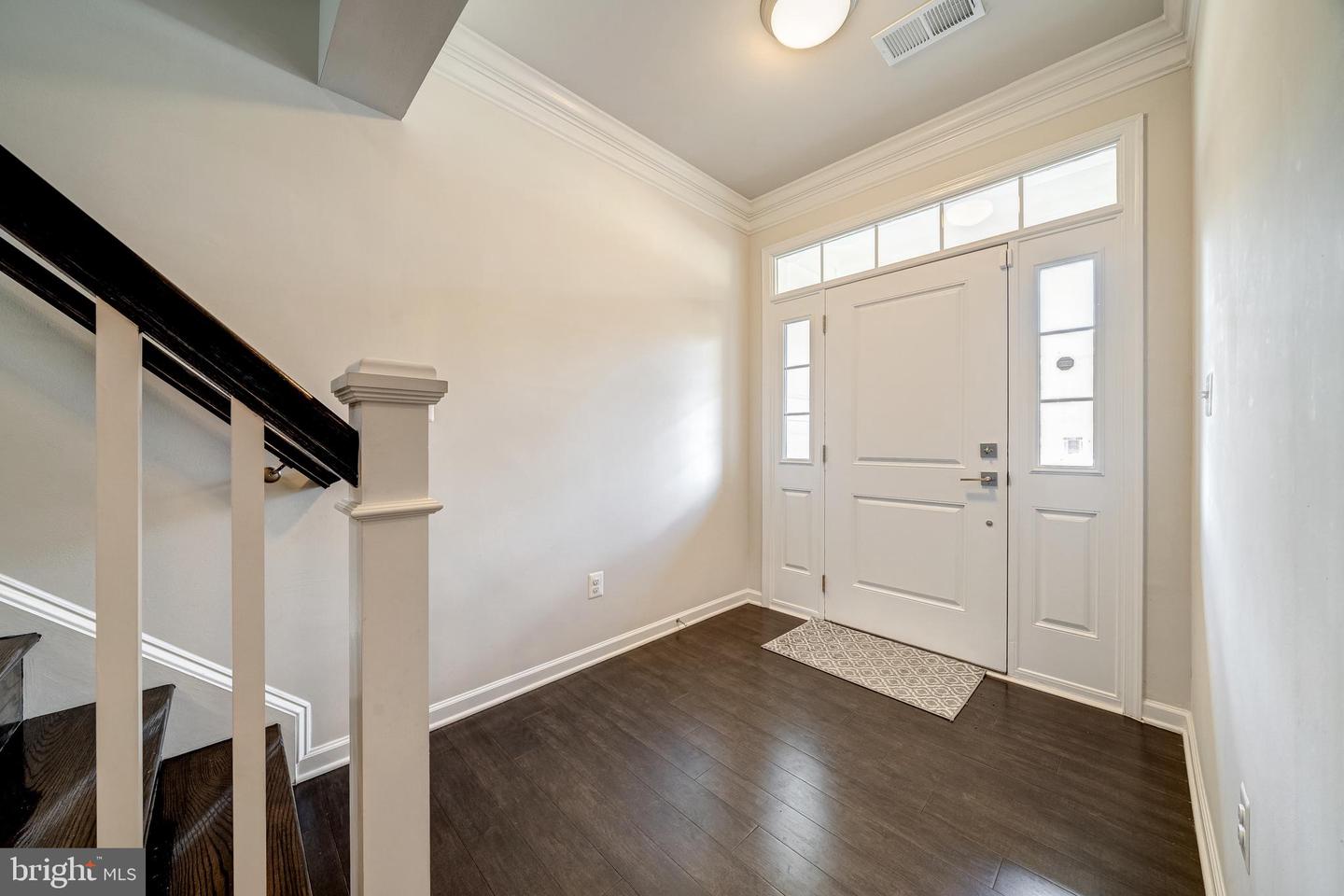 22489 Naugatuck Sq Property Photo 4